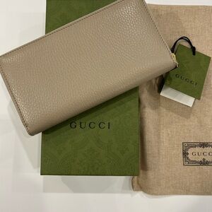 Gucci GG zip around wallet